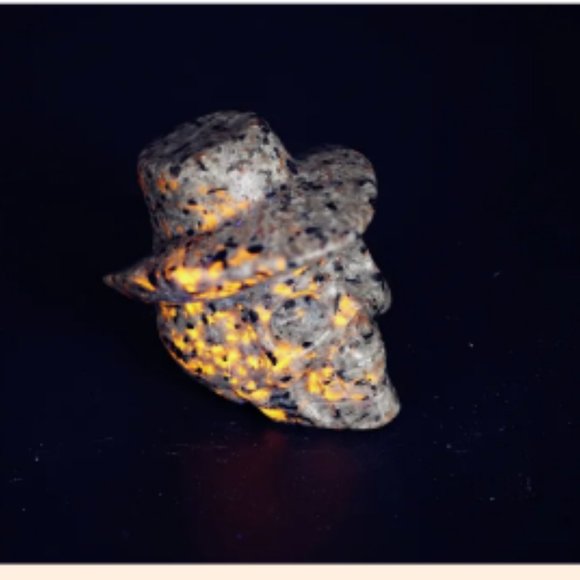 Yooperlite Skull Cowboy Crystal Stone~Black light creepy look~Detailed~NWOT~hand - Picture 2 of 7